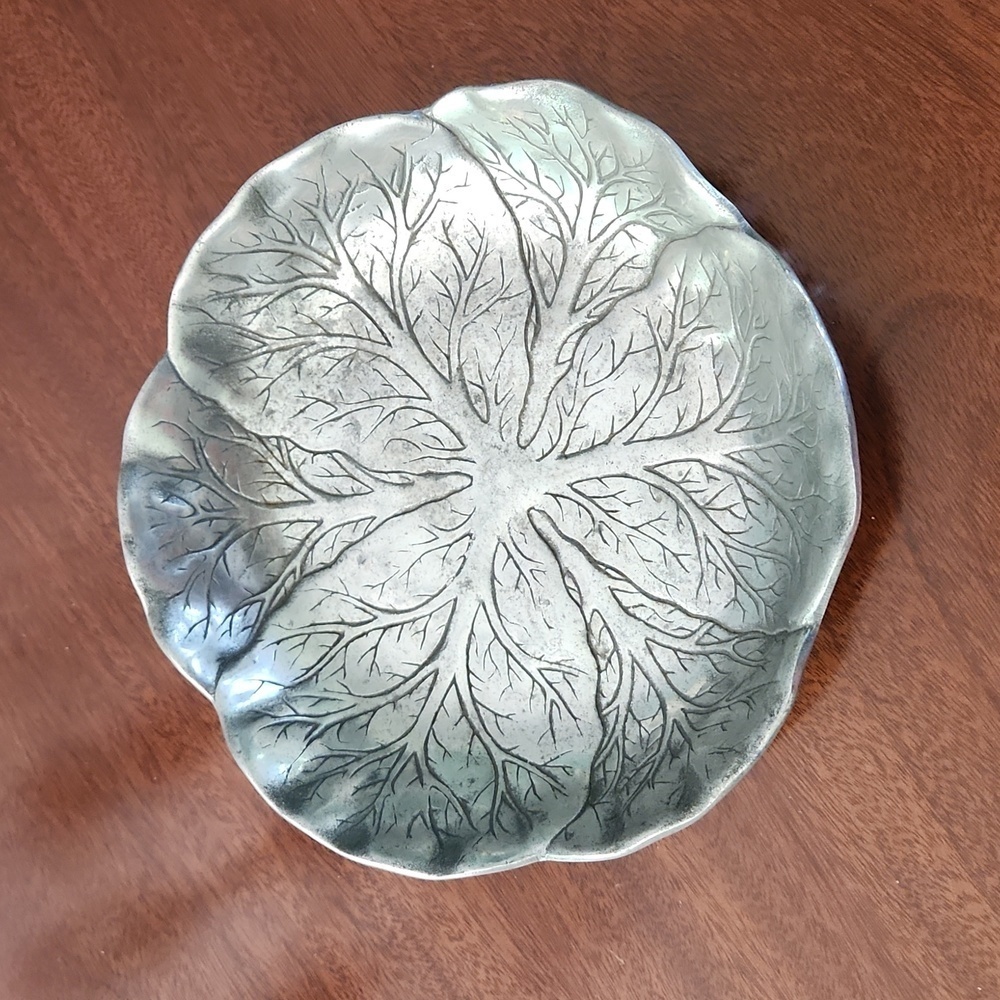 Arthur Court cabbage leaf serving bowl. Good vintage condition. RARE 1982